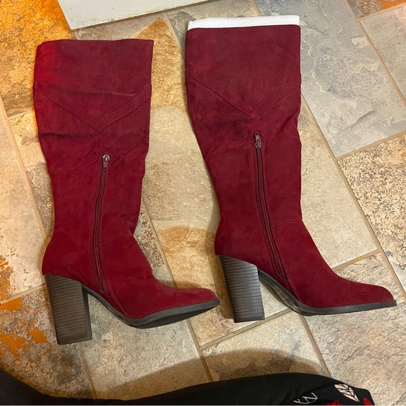 👢Beautiful Burgundy Knee High Zip Up Boots! - Picture 1 of 14